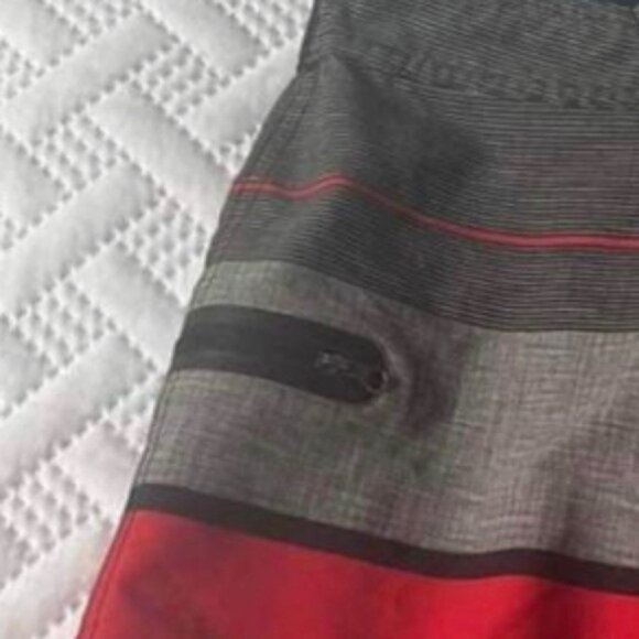 Bench Swim Trunks, Mens Medium, Like New - Picture 3 of 4